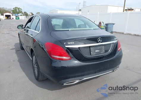 2015 Mercedes-Benz C 300 Luxury 4Matic из США, поврежденный, VIN 55SWF4KB5FU028691
